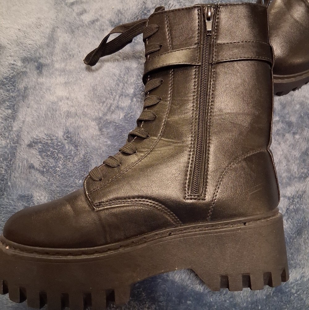 Women's Black Lace-Up Combat Goth Boots - Picture 2 of 3